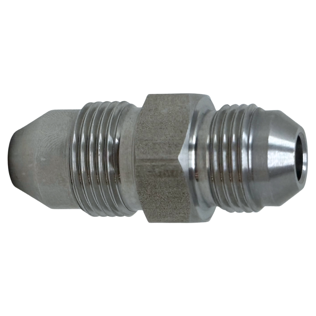 X9M04J15 : OneXtreme Adapter, 0.5625 (9/16") Male MP x 0.25 (1/4") Male JIC, 15,000psi