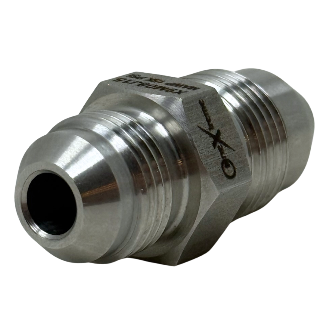 X9M04J15 : OneXtreme Adapter, 0.5625 (9/16") Male MP x 0.25 (1/4") Male JIC, 15,000psi