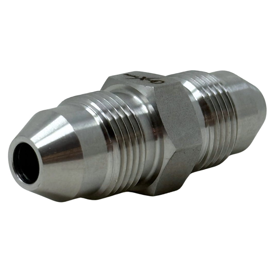 X9M16M20-K : OneXtreme Adapter, 0.5625 (9/16") Male Medium Pressure x 1" Male Medium Pressure, 20,000psi